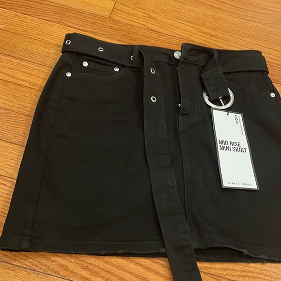 Almost Famous - Picture 2 of 6